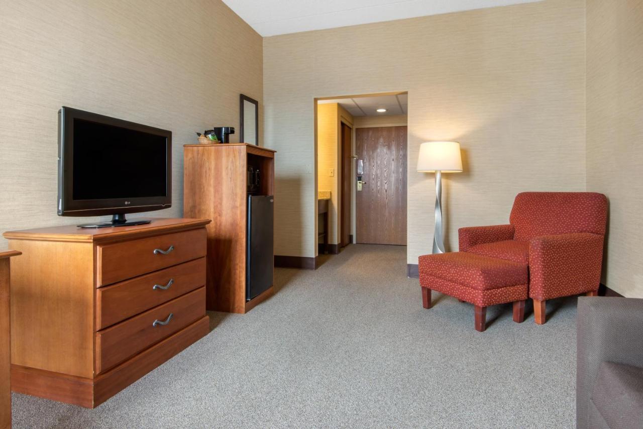 Quality Inn & Suites Mansfield Exterior photo